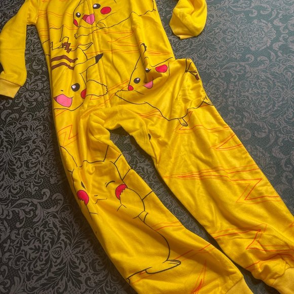 Pokemon Pajamas Nwt 6 7 Boy Girl Pokemon Pikachu Pajamas Sleeper Poshmark